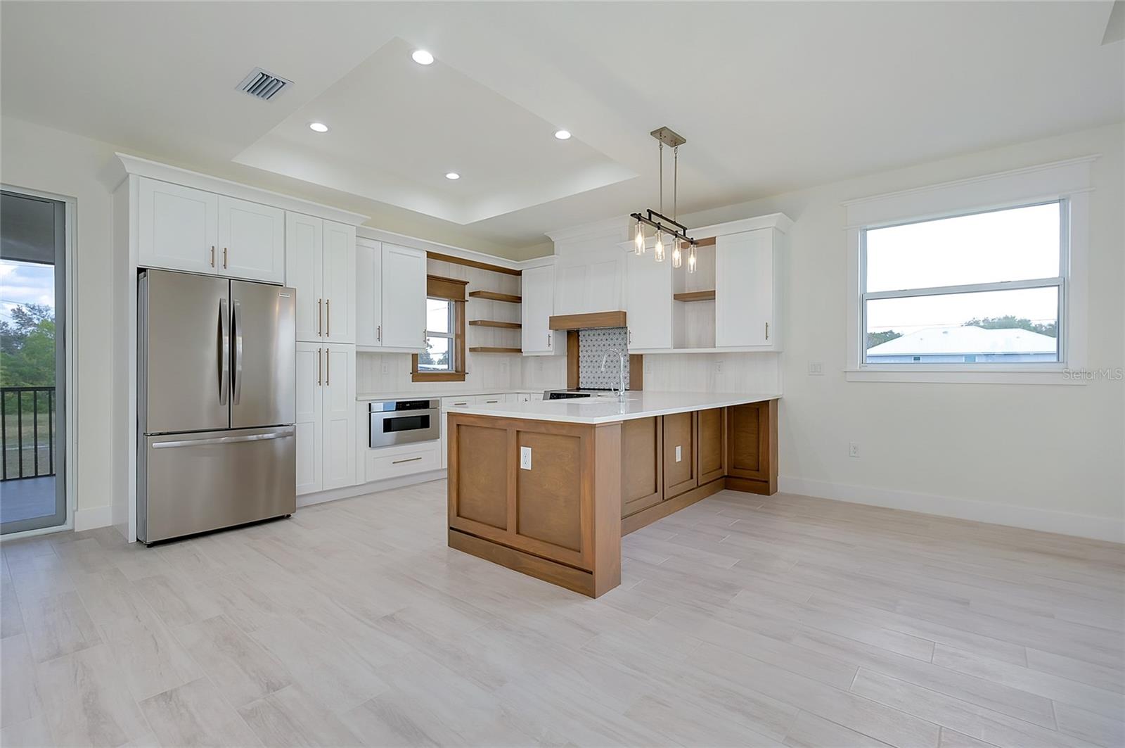 Listing photo id 11 for 338 San Marie Drive