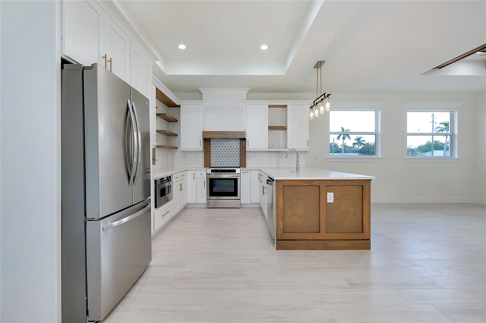 Listing photo id 13 for 338 San Marie Drive