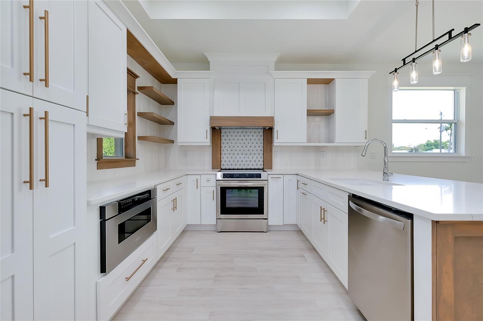 Listing photo id 17 for 338 San Marie Drive