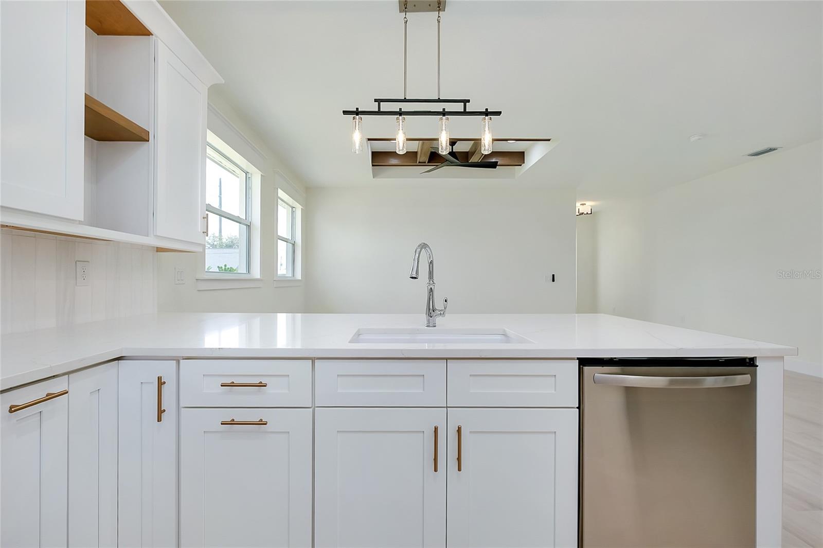 Listing photo id 18 for 338 San Marie Drive