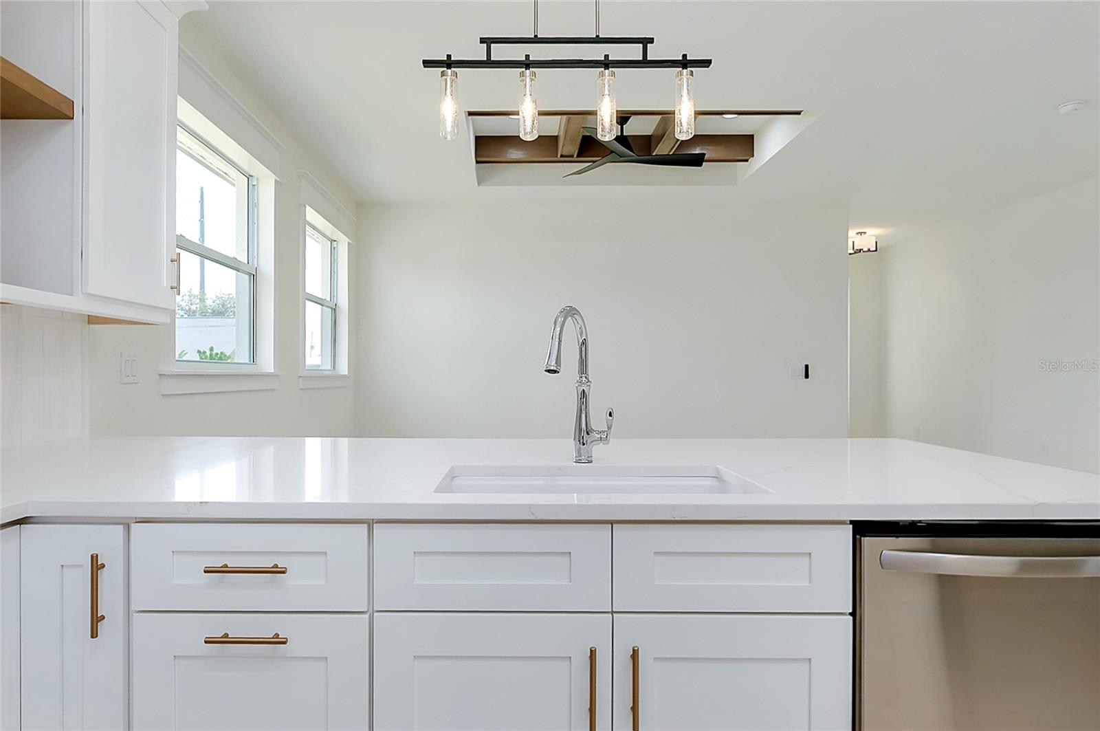 Listing photo id 19 for 338 San Marie Drive