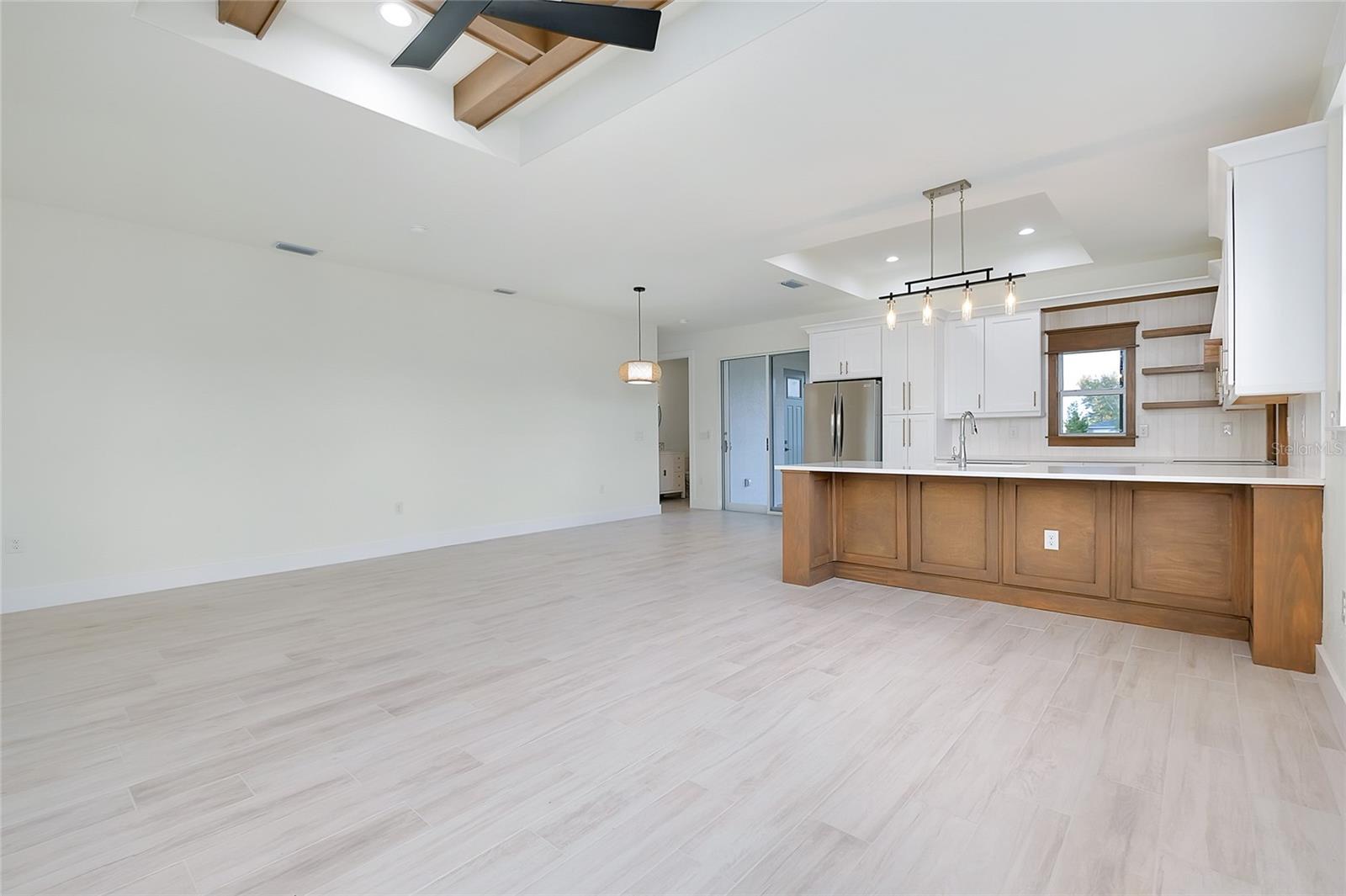 Listing photo id 7 for 338 San Marie Drive