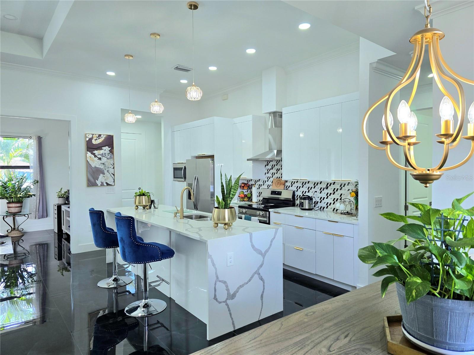 Image 10 of 39 For 705 Harding Lane