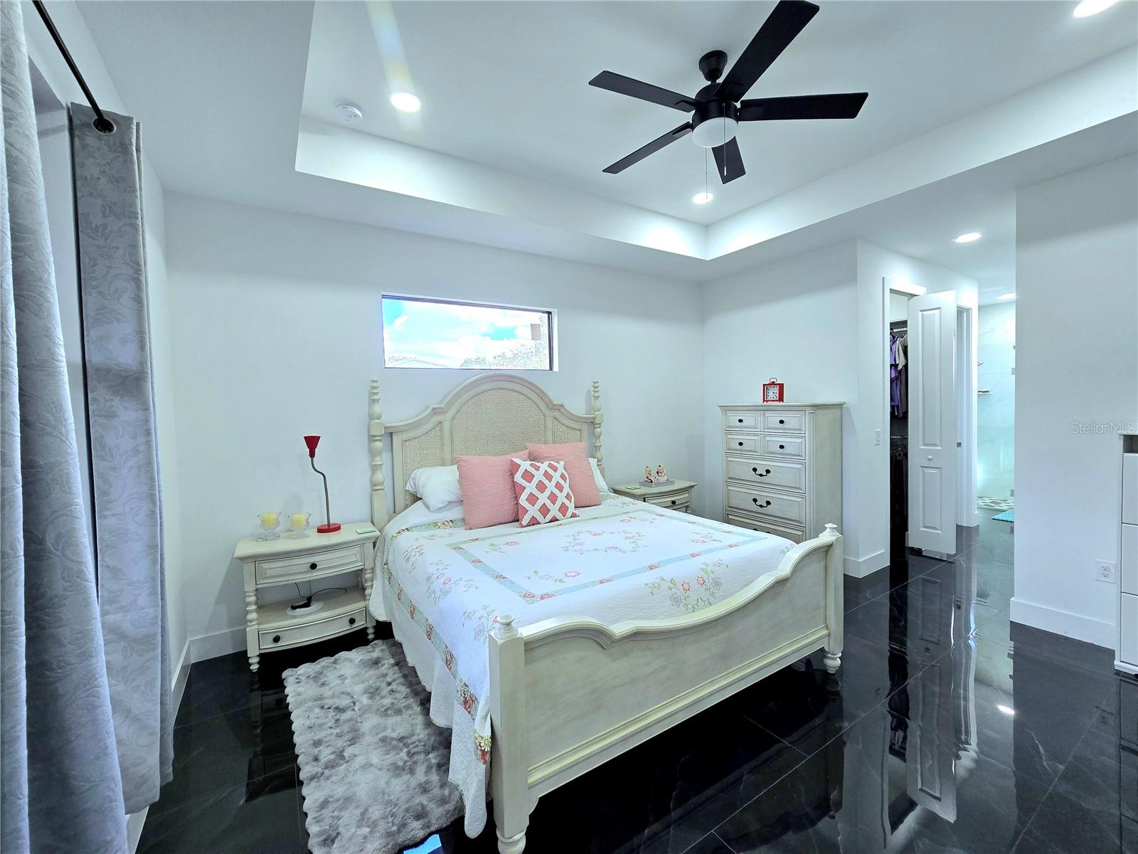 Image 15 of 39 For 705 Harding Lane