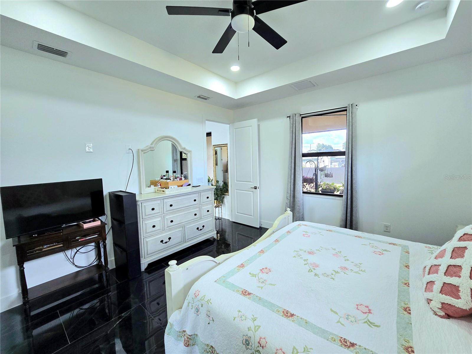 Image 16 of 39 For 705 Harding Lane