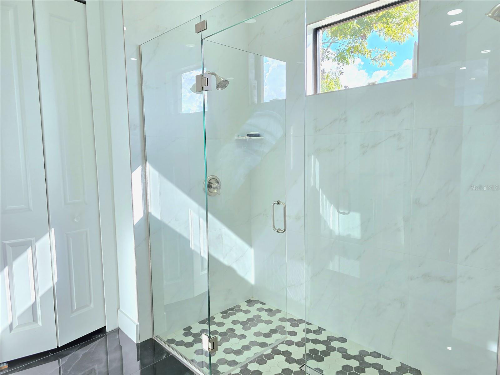 Image 18 of 39 For 705 Harding Lane