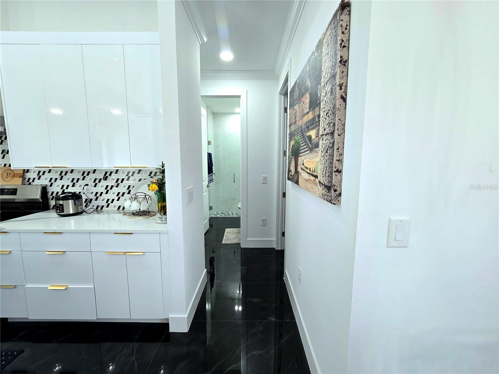 Image 19 of 39 For 705 Harding Lane