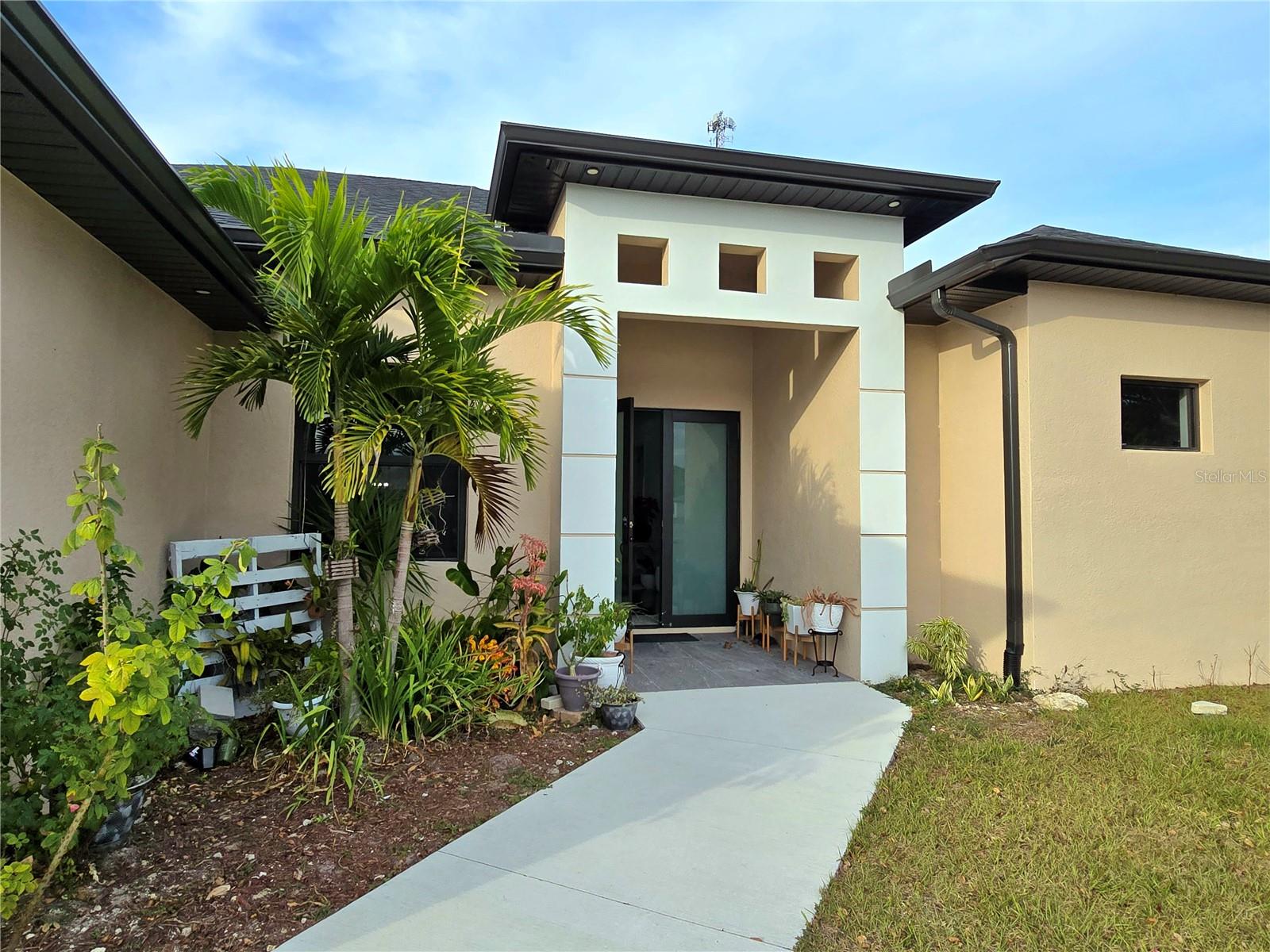 Image 2 of 39 For 705 Harding Lane