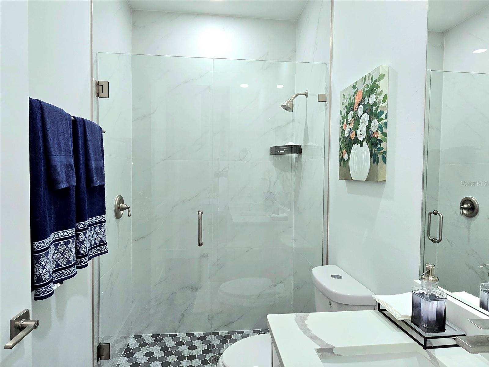 Image 21 of 39 For 705 Harding Lane