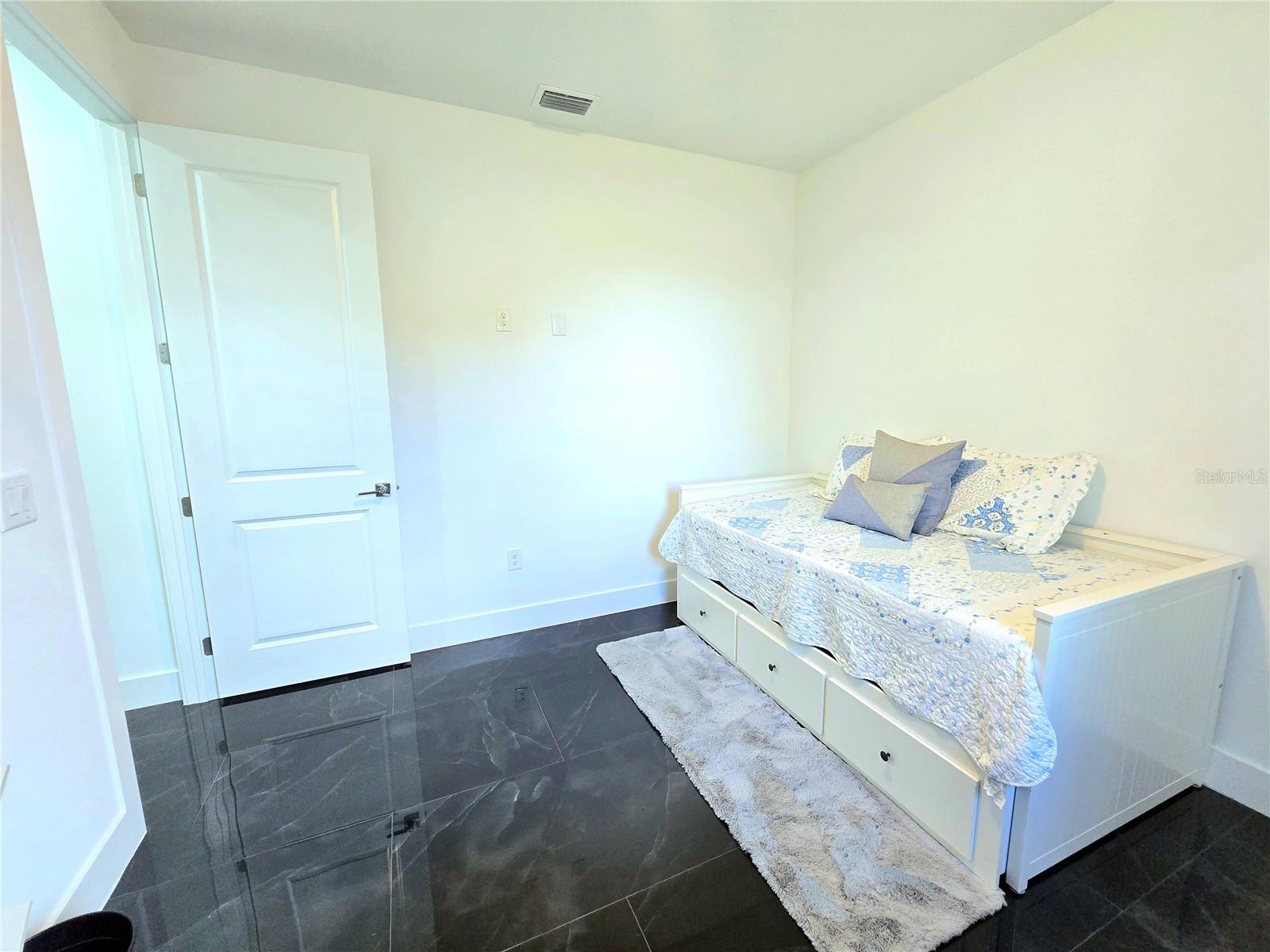 Image 22 of 39 For 705 Harding Lane