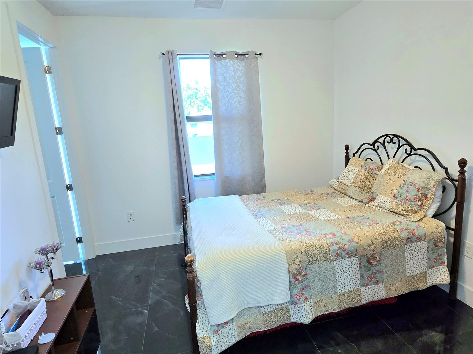 Image 24 of 39 For 705 Harding Lane