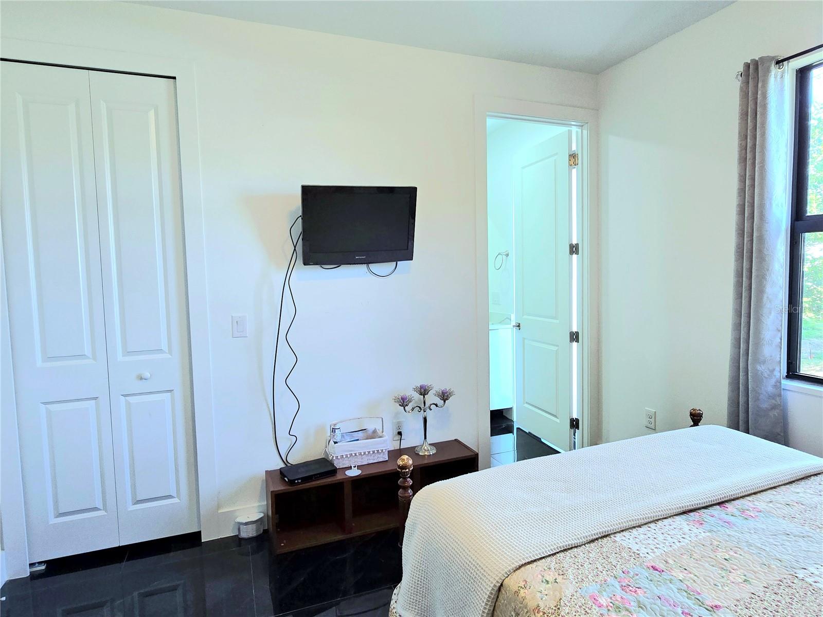 Image 25 of 39 For 705 Harding Lane