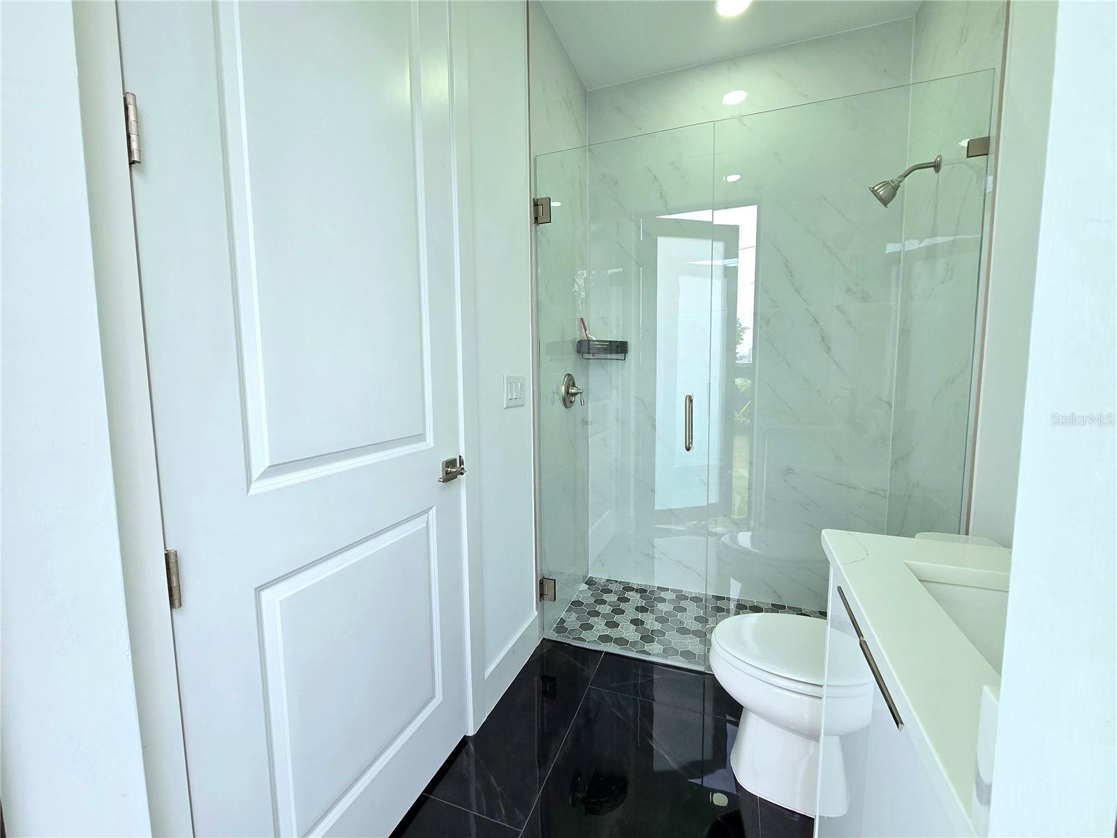 Image 28 of 39 For 705 Harding Lane