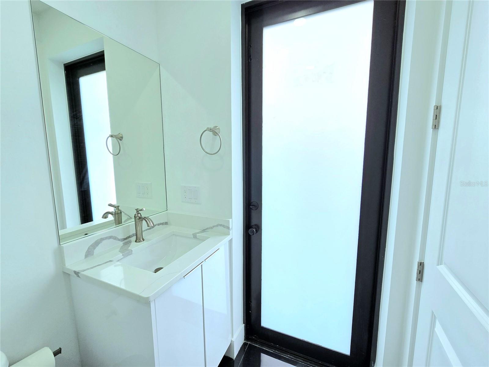 Image 29 of 39 For 705 Harding Lane