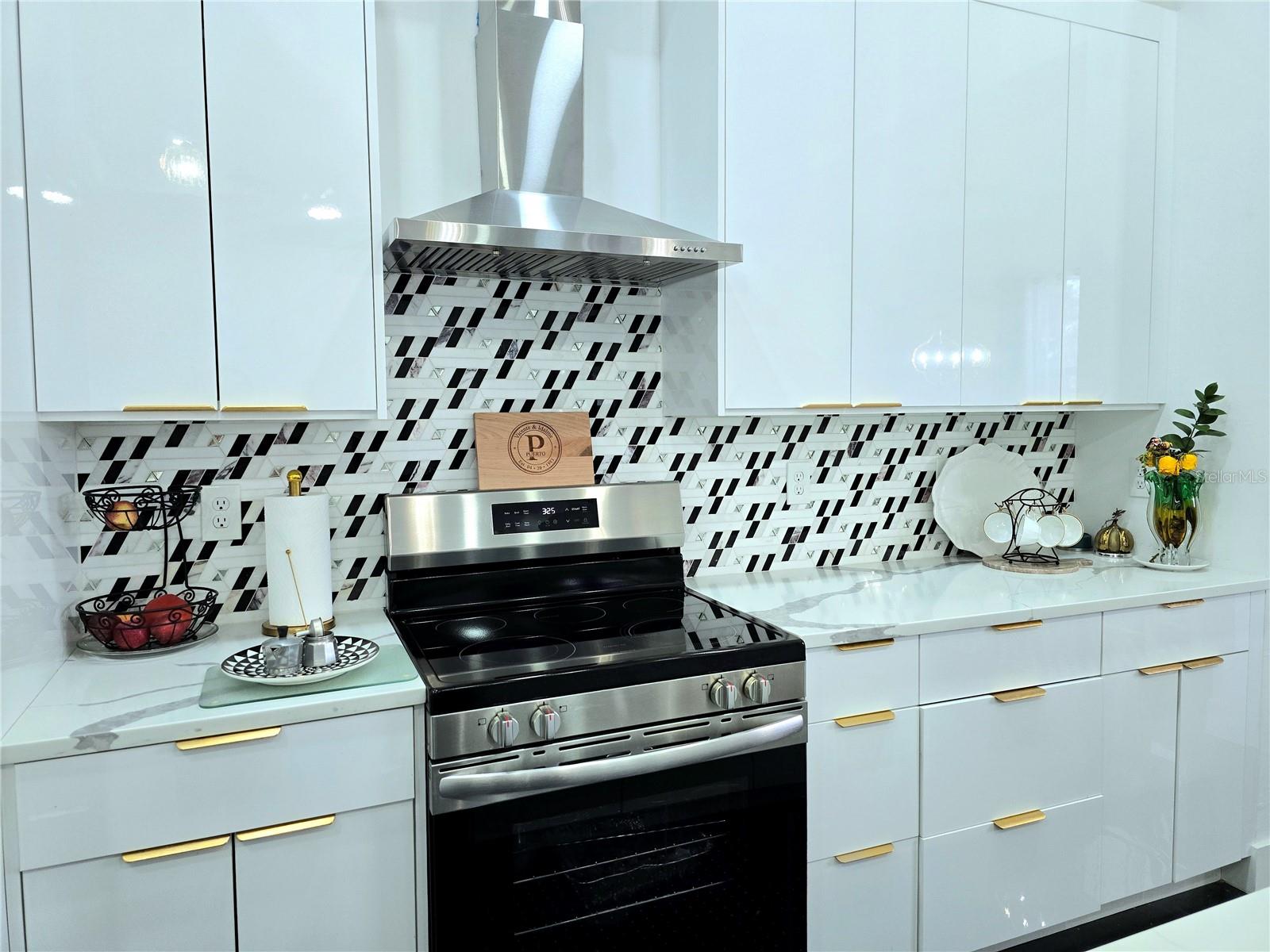 Image 8 of 39 For 705 Harding Lane