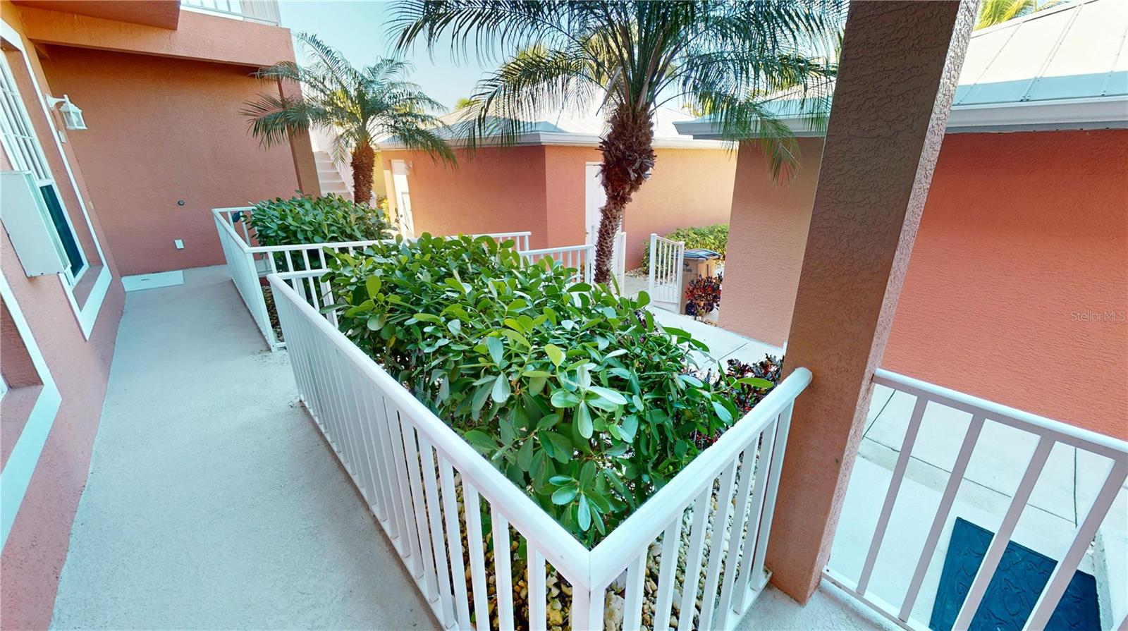 Image 3 of 32 For 2002 Bal Harbor Boulevard 1711