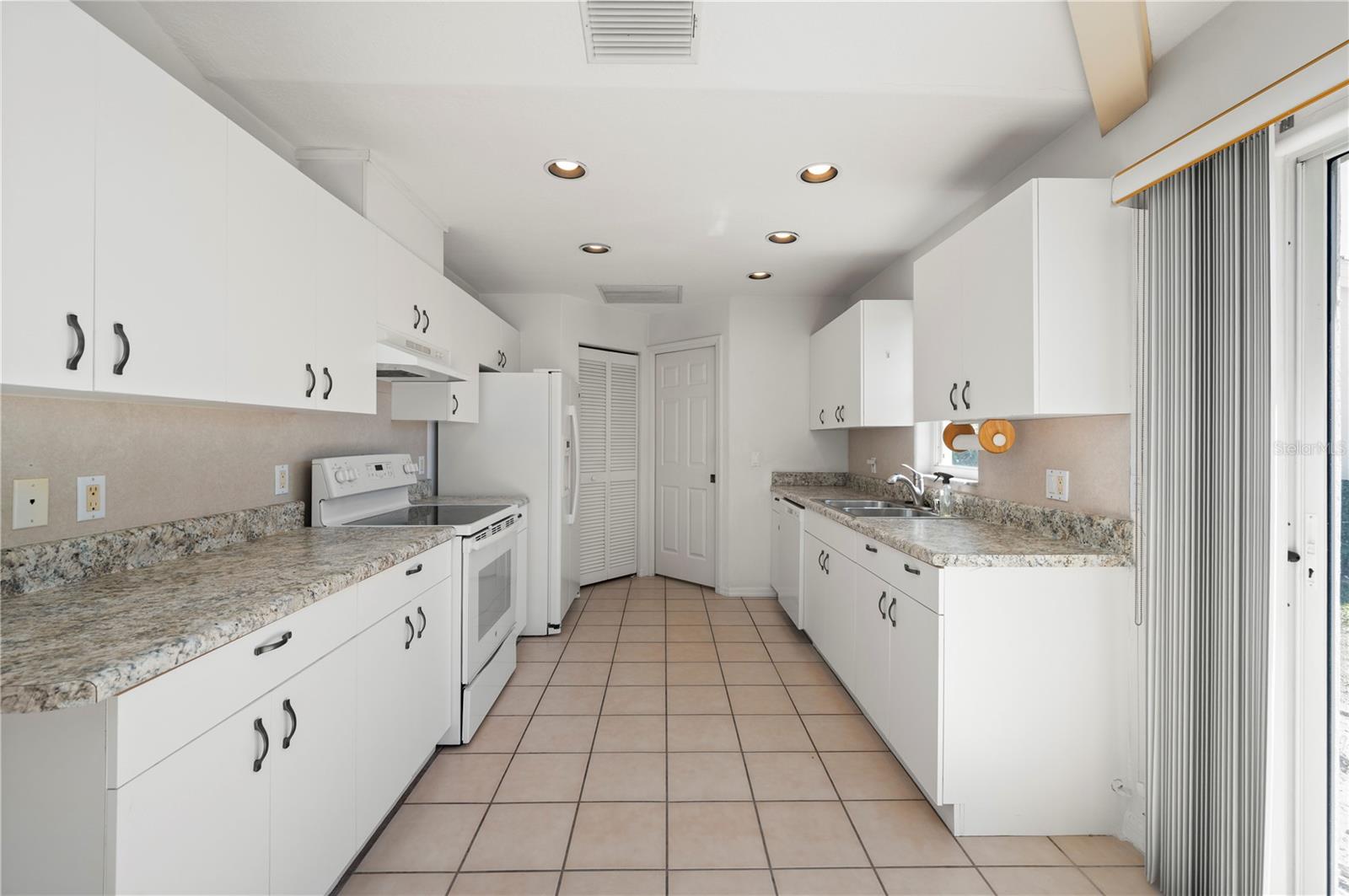 Image 12 of 55 For 1029 Harbor Town Drive