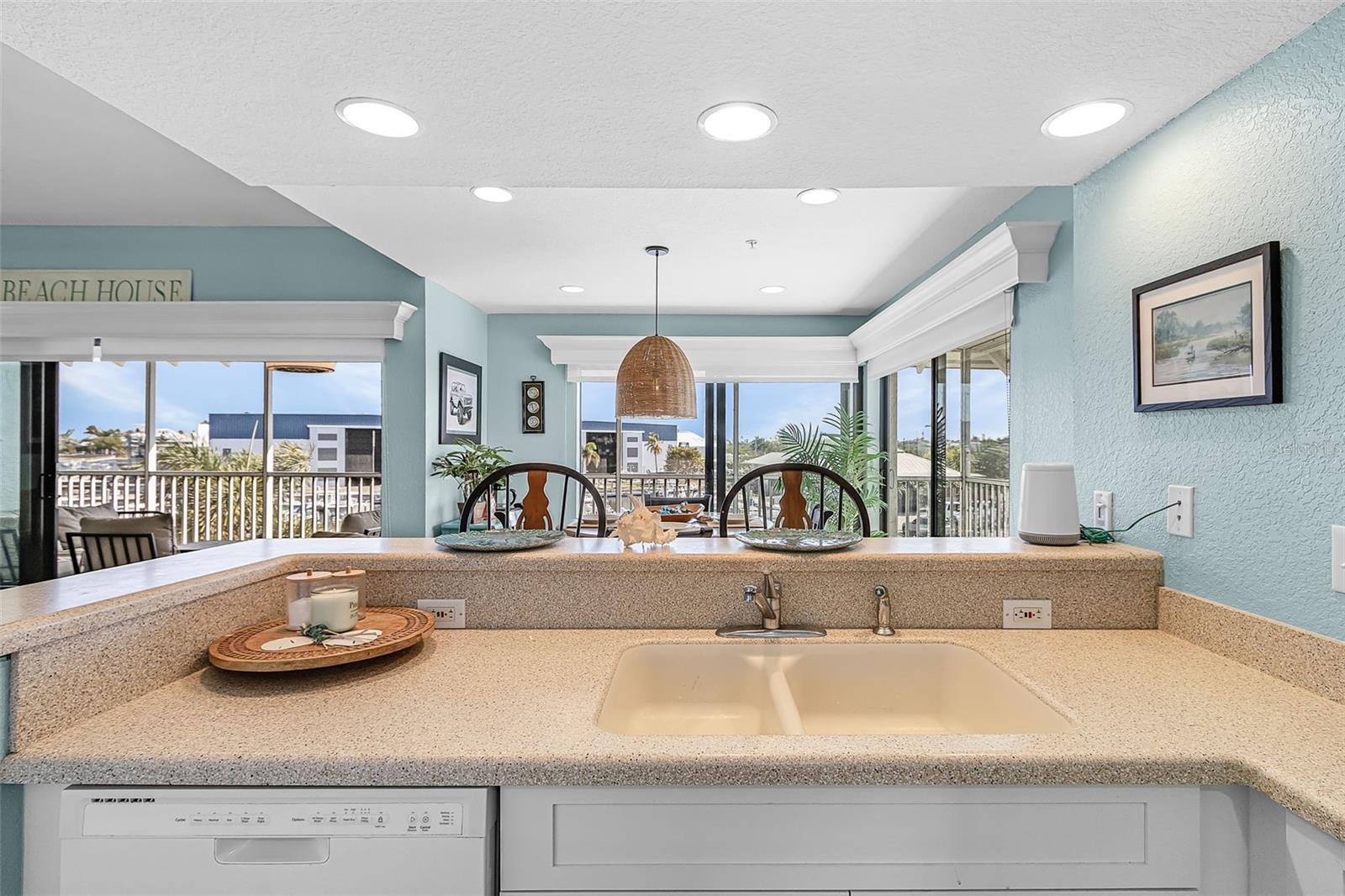 Image 11 of 33 For 16641 Stringfellow Road 506