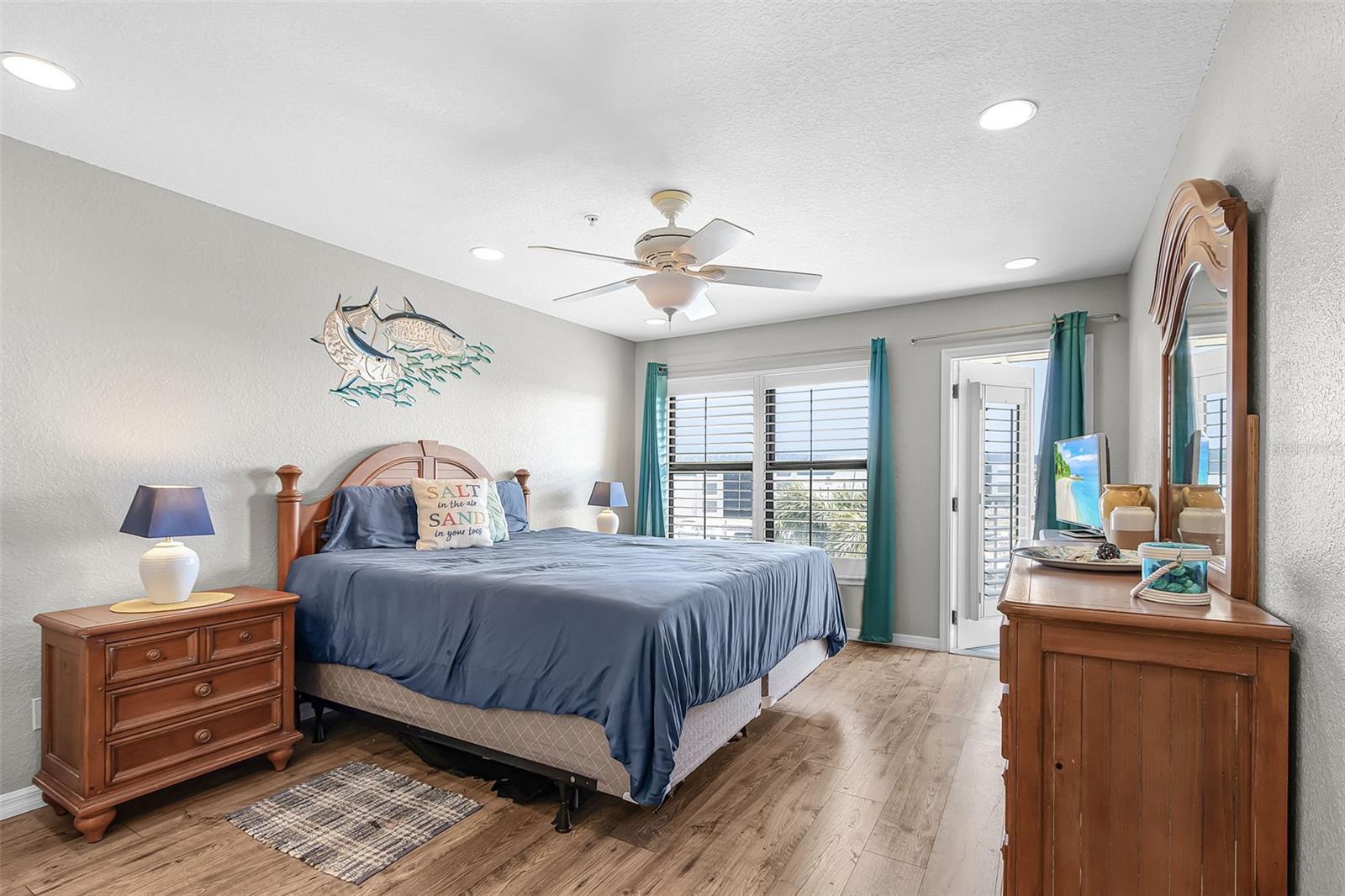 Image 14 of 33 For 16641 Stringfellow Road 506