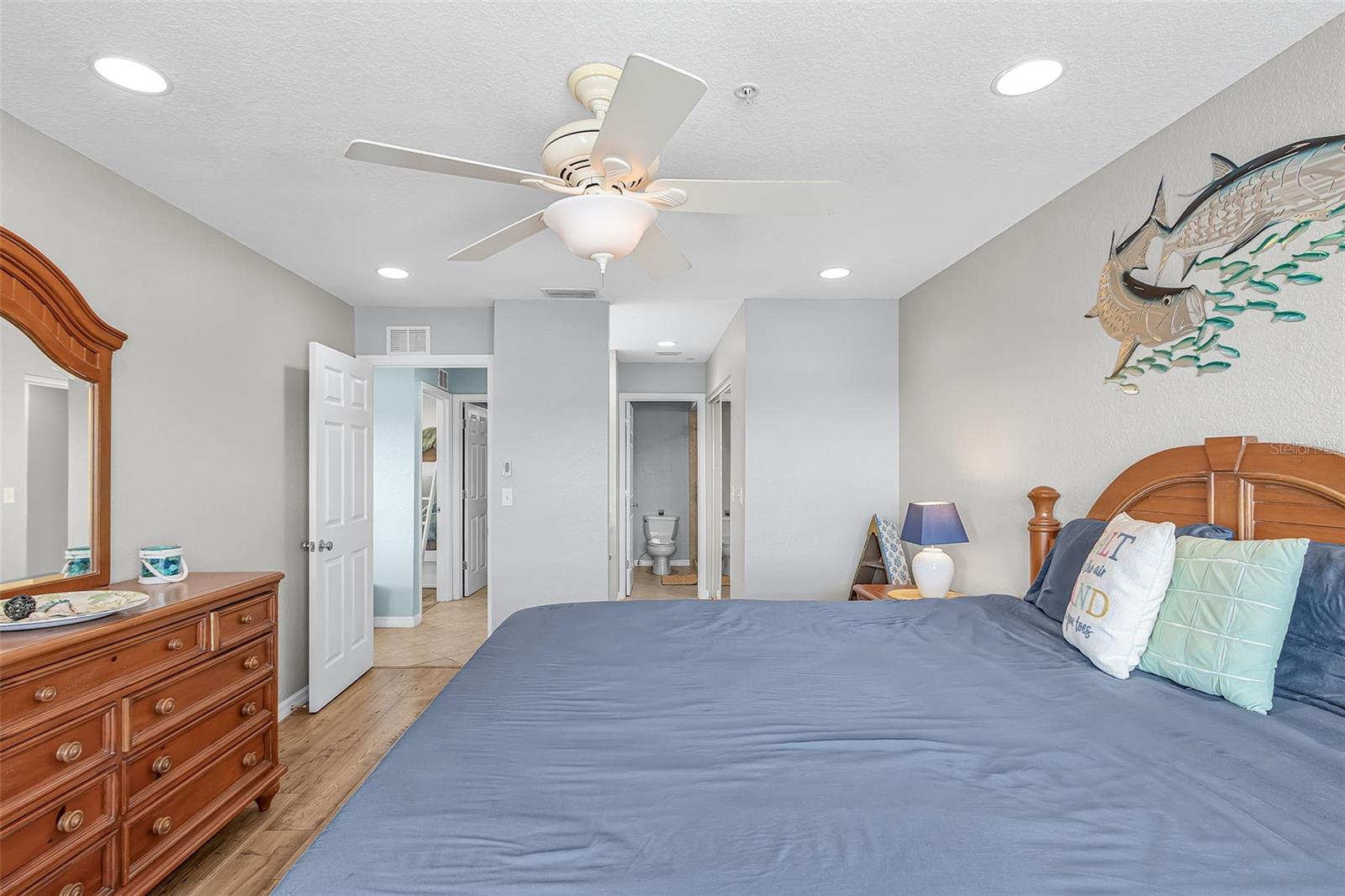 Image 16 of 33 For 16641 Stringfellow Road 506