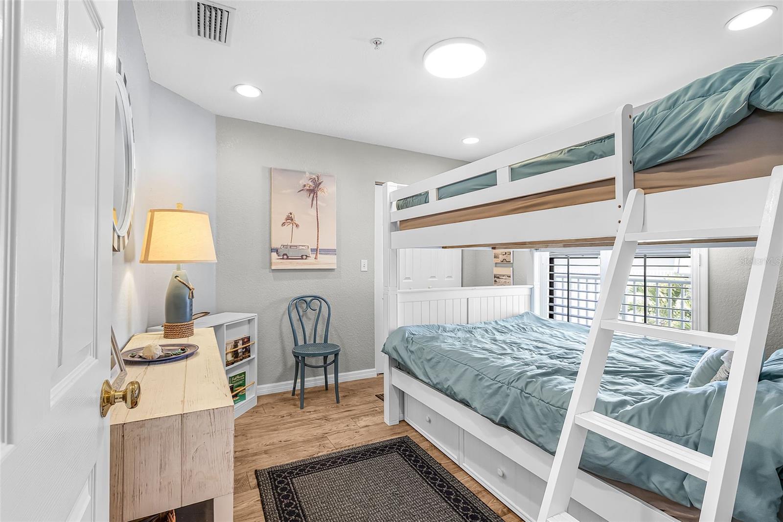 Image 19 of 33 For 16641 Stringfellow Road 506