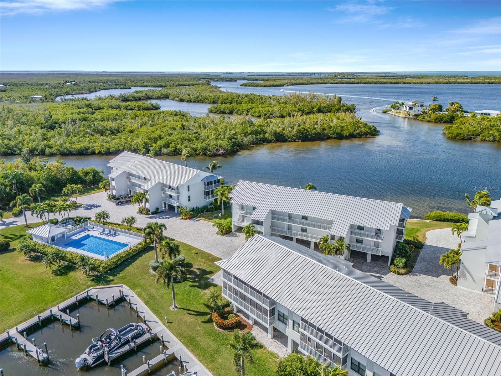 Image 31 of 33 For 16641 Stringfellow Road 506