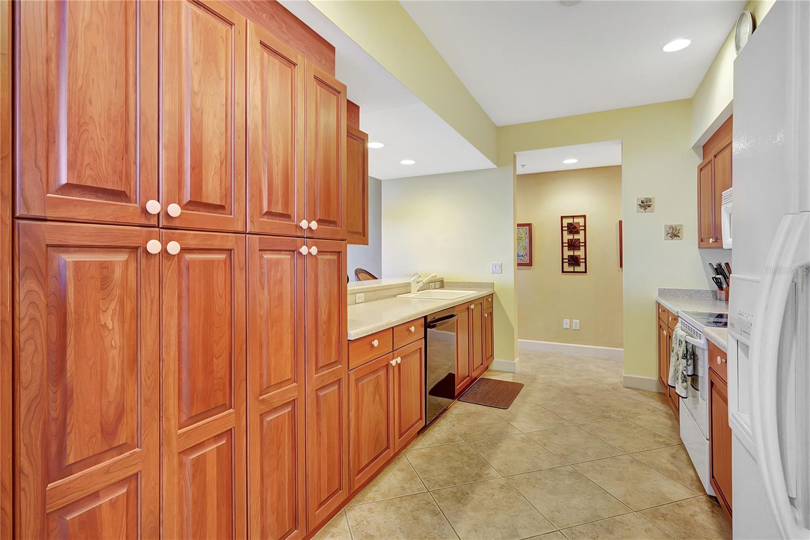 Image 10 of 37 For 3191 Matecumbe Key Road 704