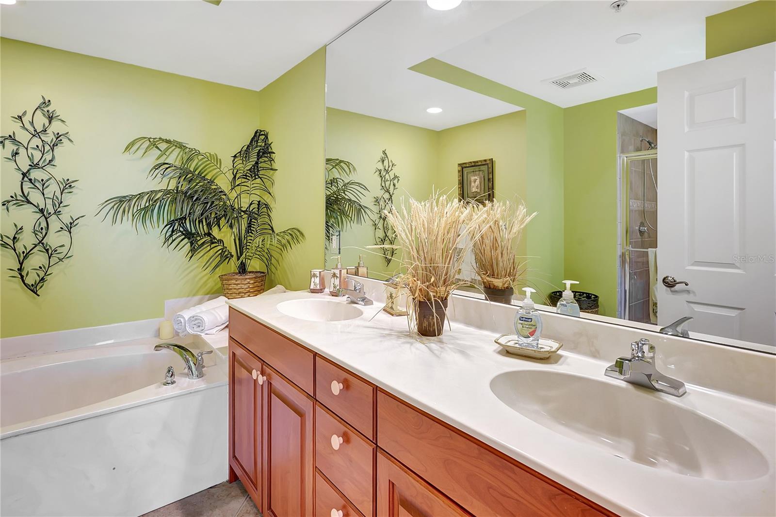 Image 18 of 37 For 3191 Matecumbe Key Road 704