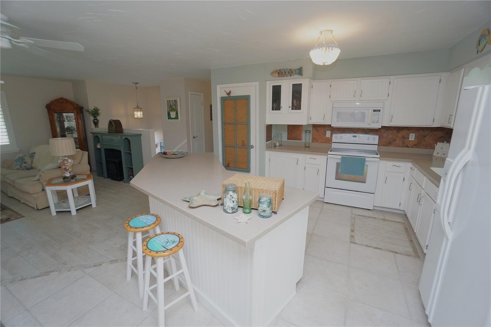 Image 13 of 49 For 621 Sturgeon Place