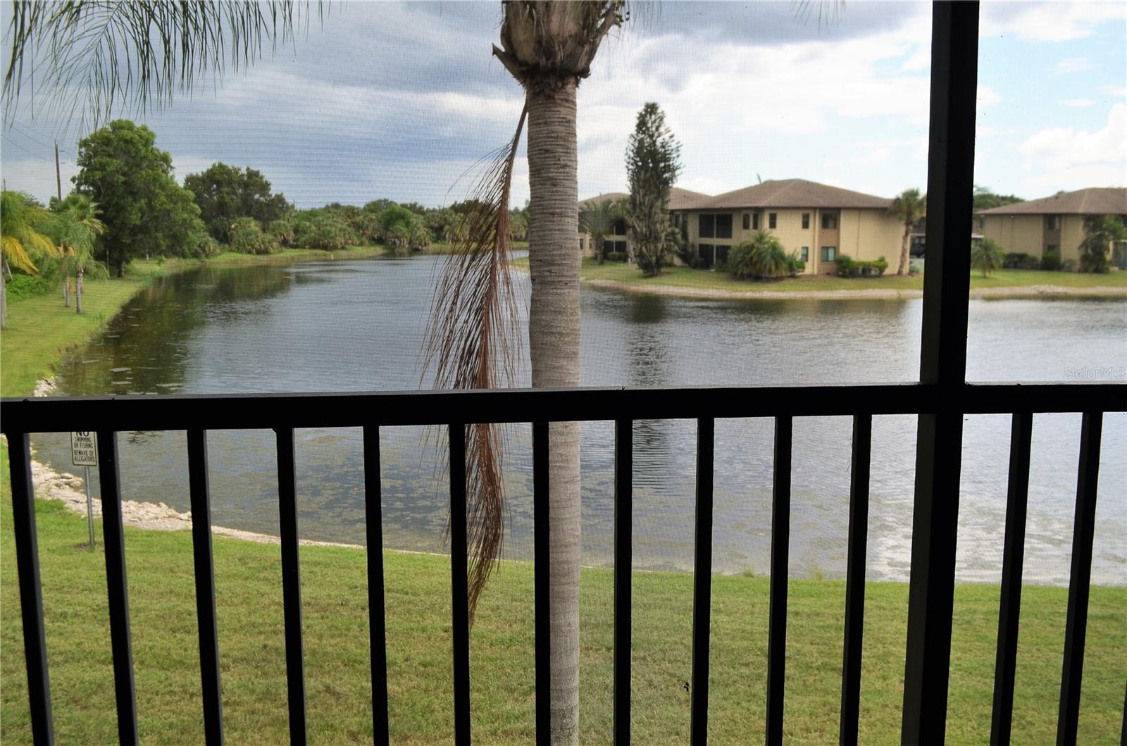 Image 14 of 31 For 4000 Oakview Drive L8