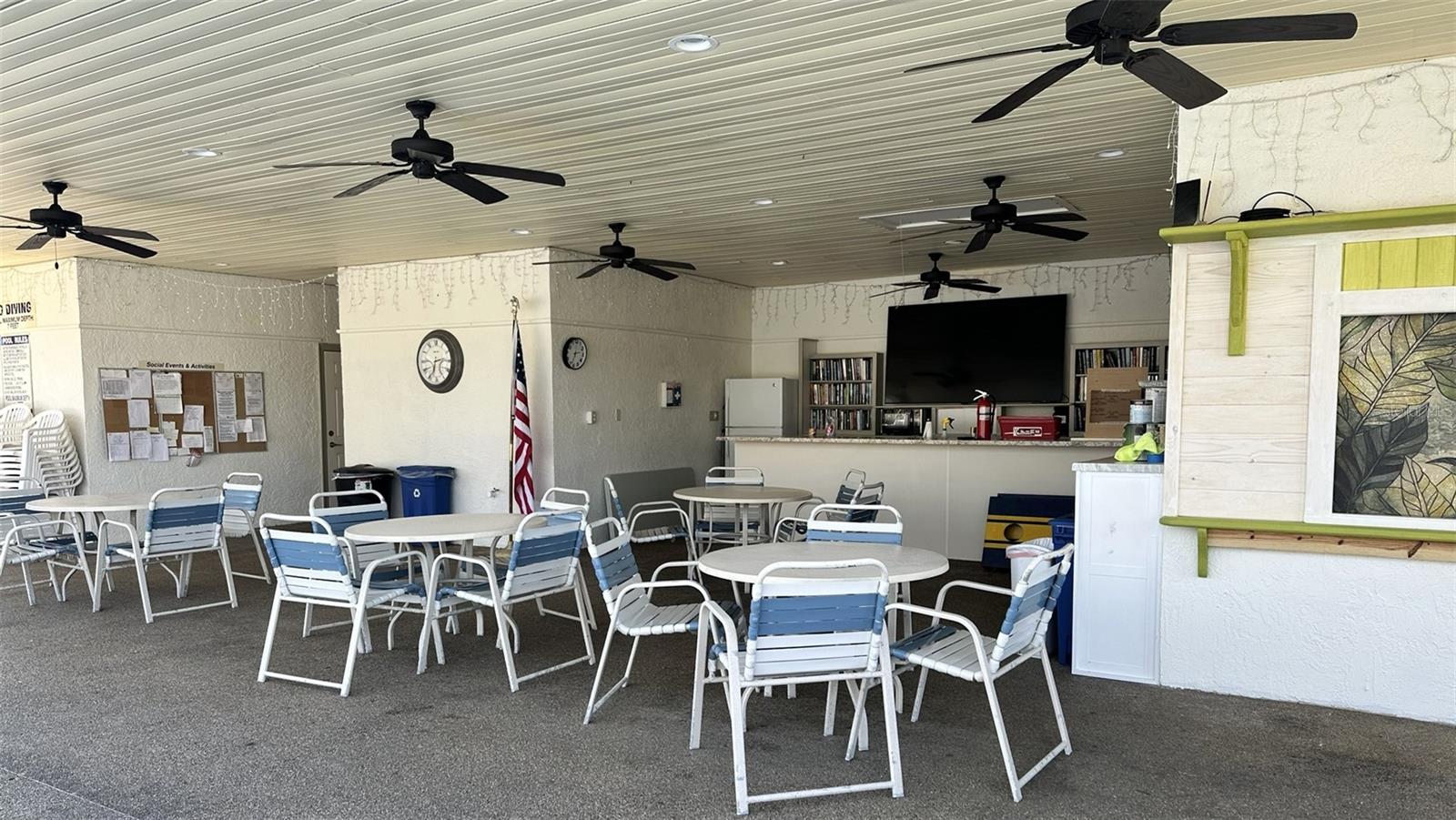 Image 22 of 31 For 4000 Oakview Drive L8