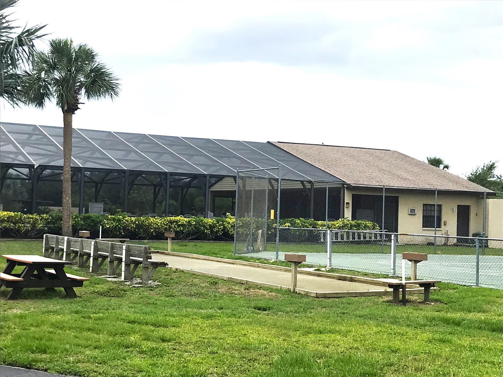 Image 26 of 31 For 4000 Oakview Drive L8