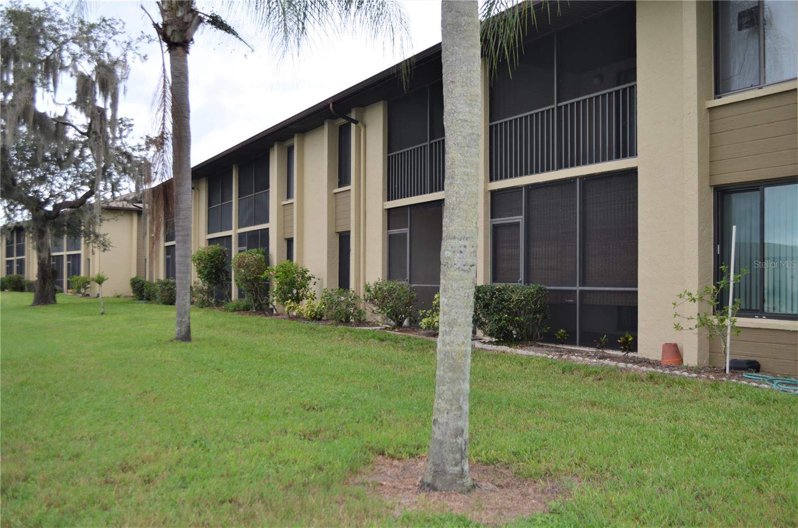 Image 5 of 31 For 4000 Oakview Drive L8