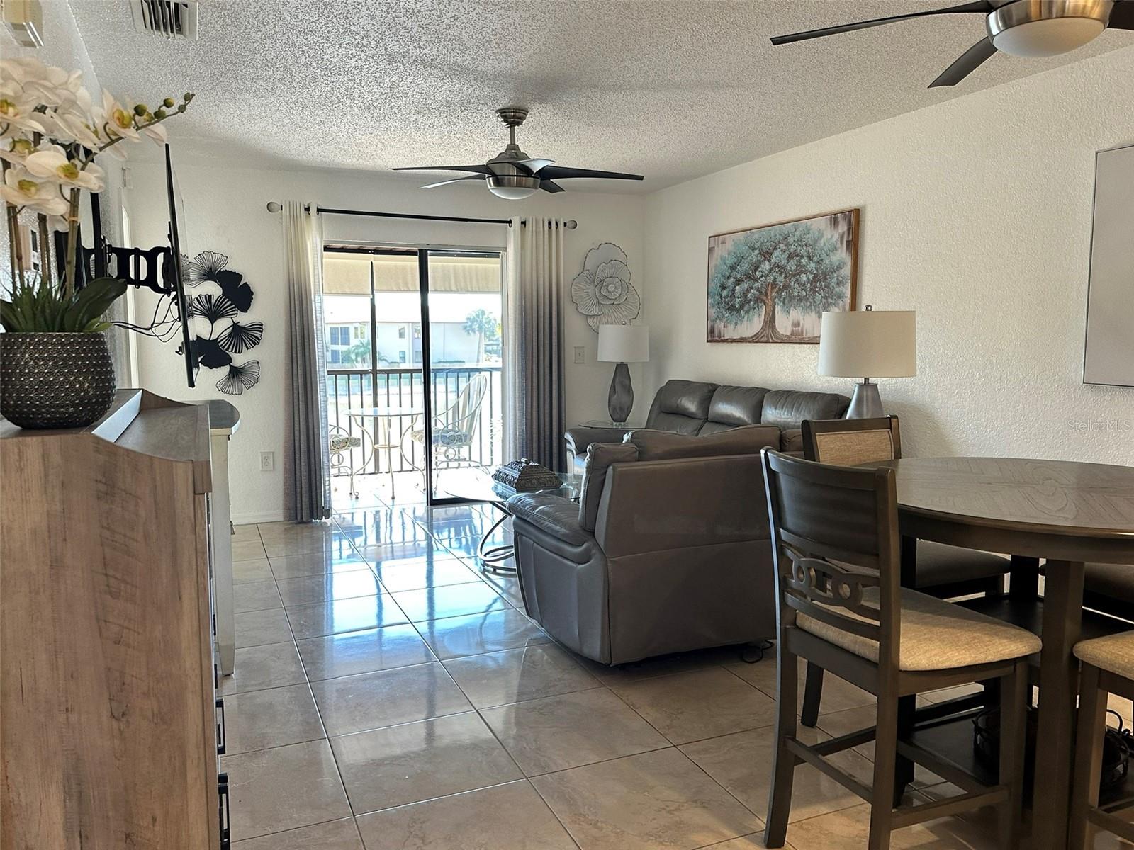 Image 7 of 31 For 4000 Oakview Drive L8