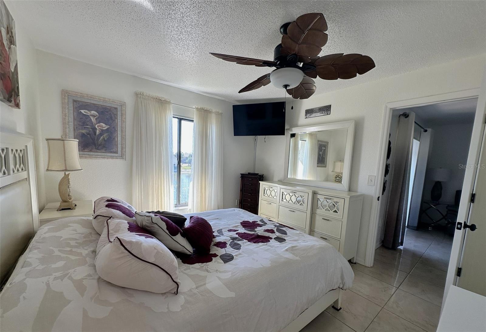 Image 9 of 31 For 4000 Oakview Drive L8