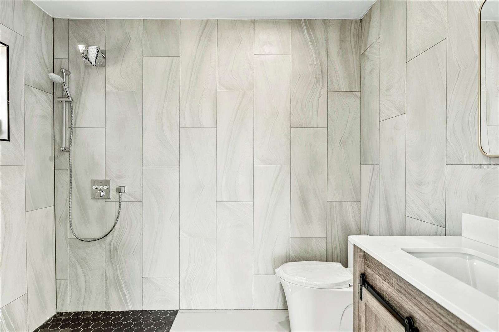 Image 15 of 36 For 2031 25th Lane