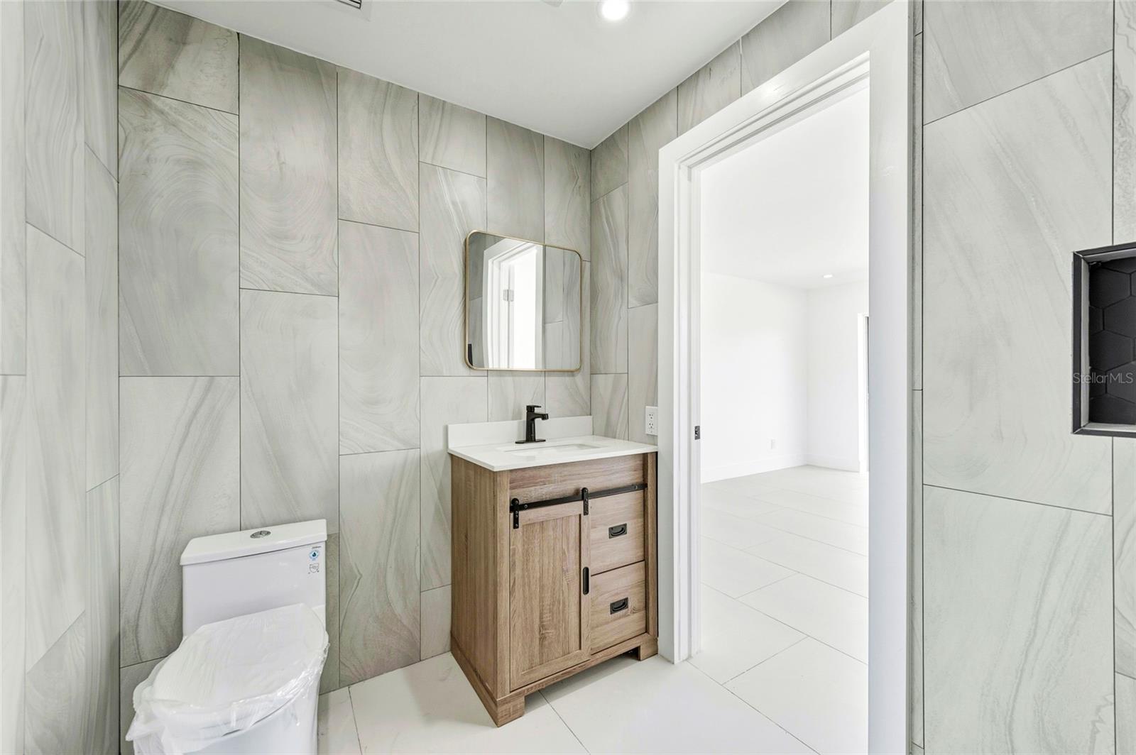 Image 16 of 36 For 2031 25th Lane