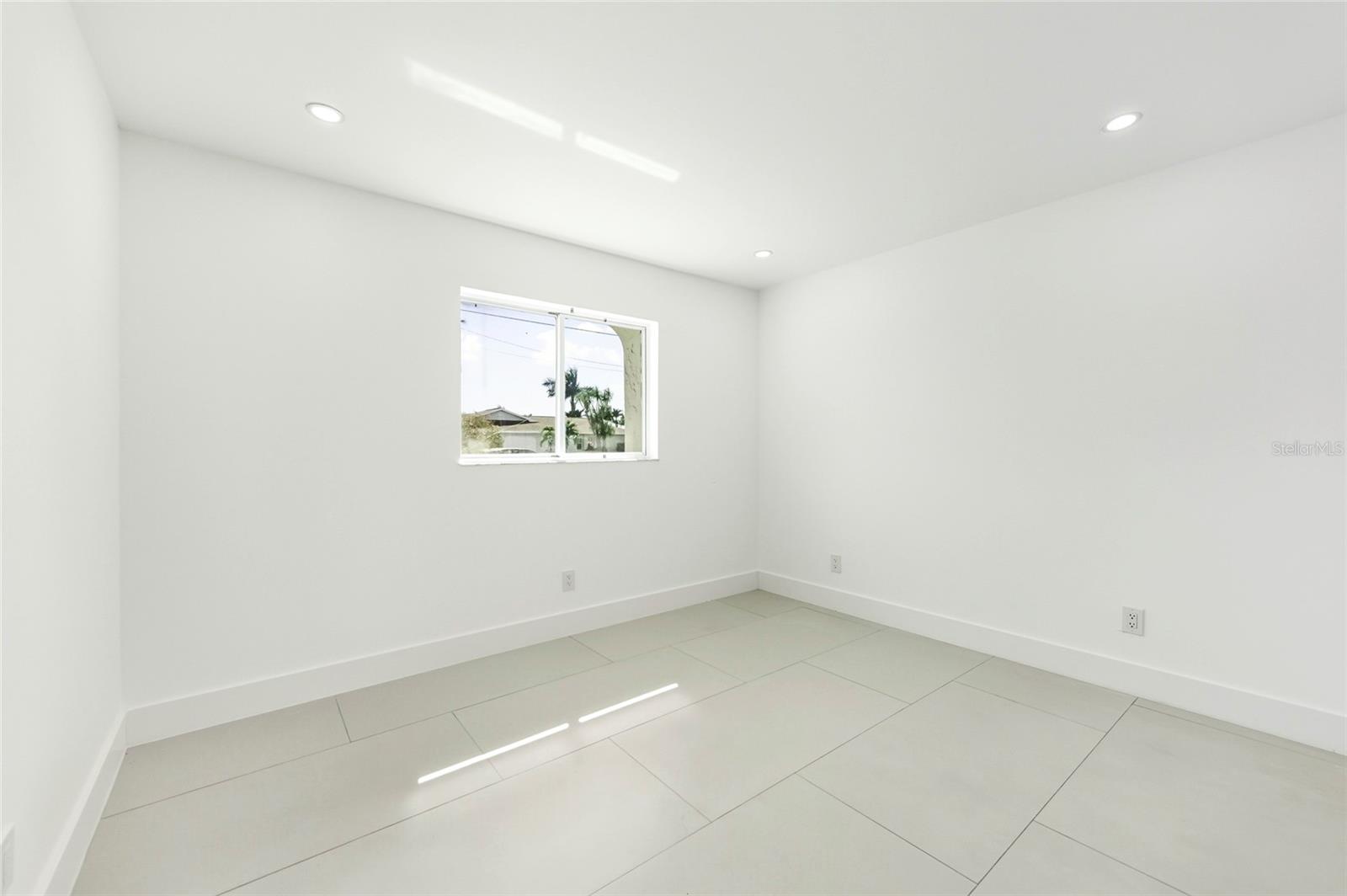 Image 18 of 36 For 2031 25th Lane