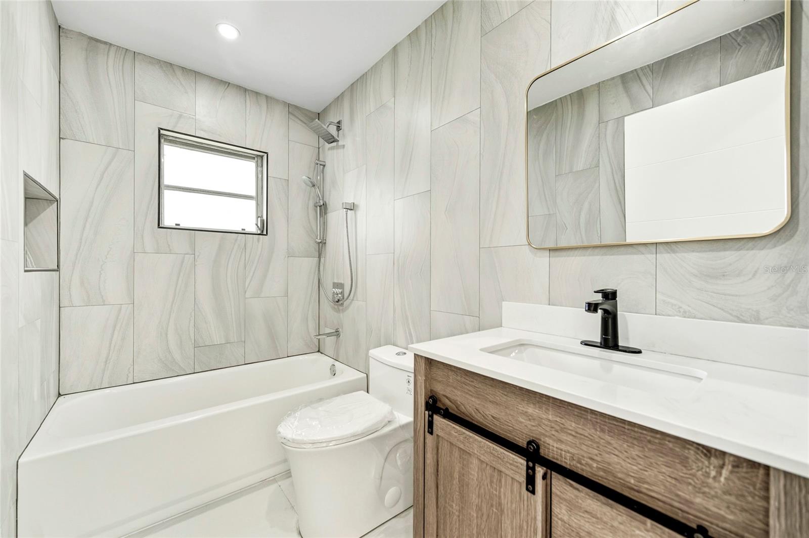 Image 19 of 36 For 2031 25th Lane