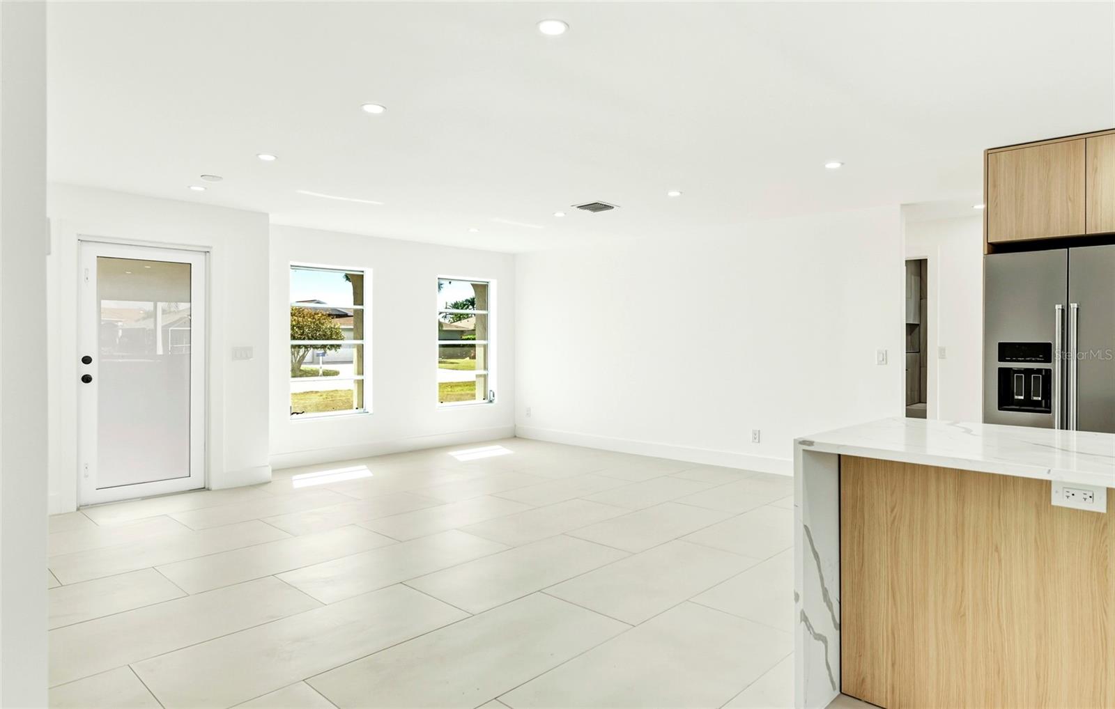 Image 3 of 36 For 2031 25th Lane