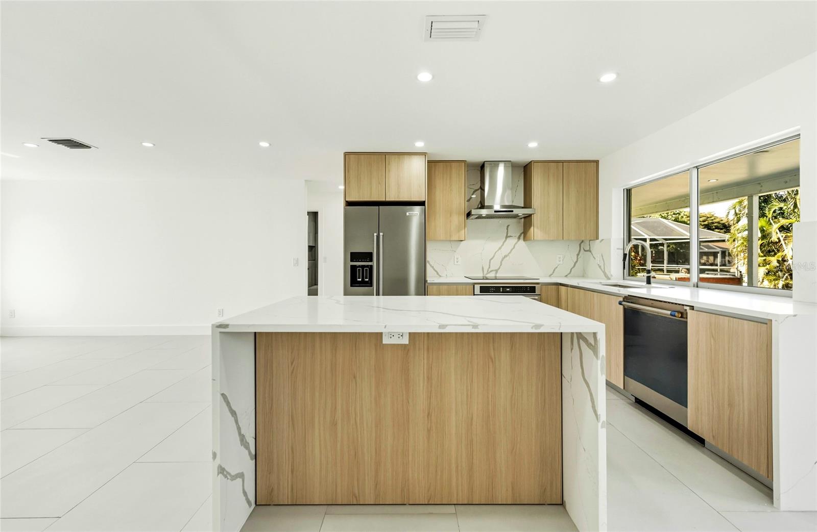 Image 8 of 36 For 2031 25th Lane