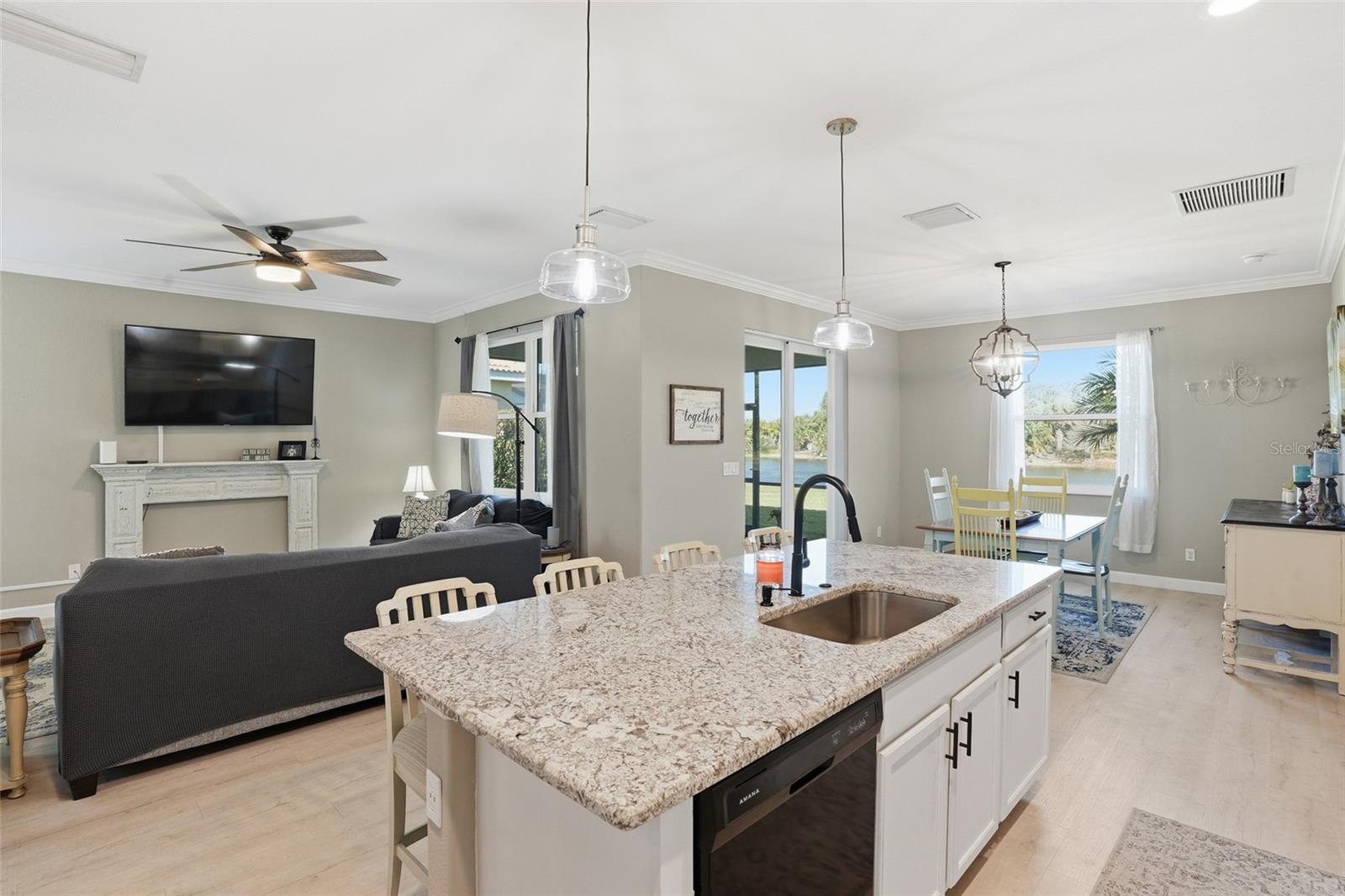 Image 13 of 36 For 13056 Silver Thorn Loop