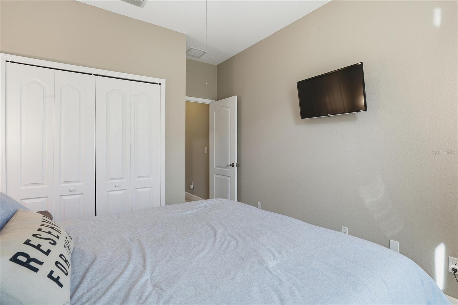 Image 21 of 36 For 13056 Silver Thorn Loop