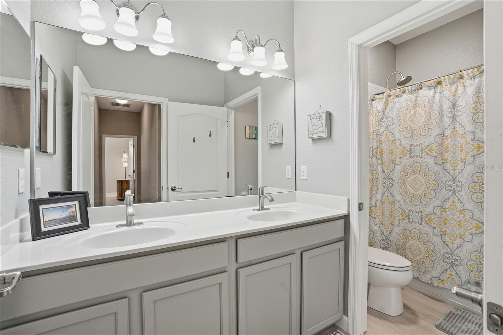 Image 24 of 36 For 13056 Silver Thorn Loop