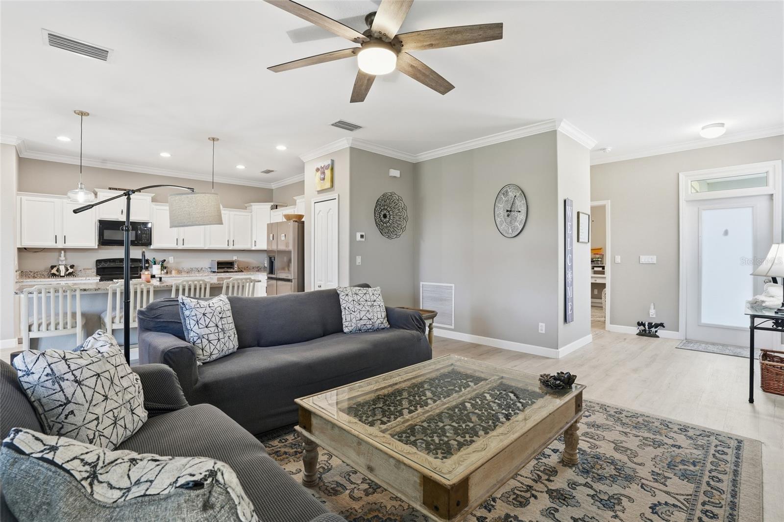 Image 6 of 36 For 13056 Silver Thorn Loop