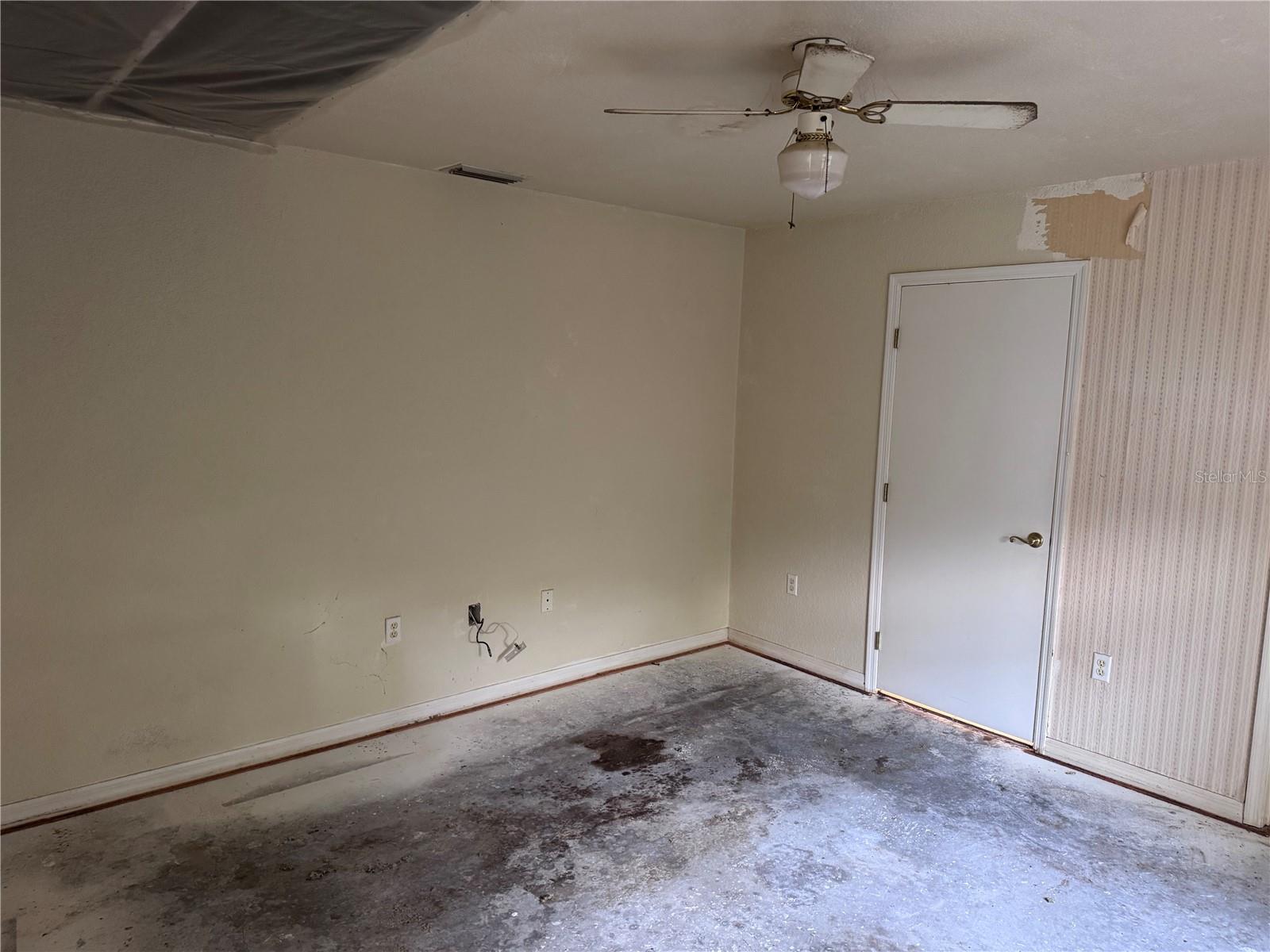 Listing photo id 8 for 3589 Chamberlain Boulevard