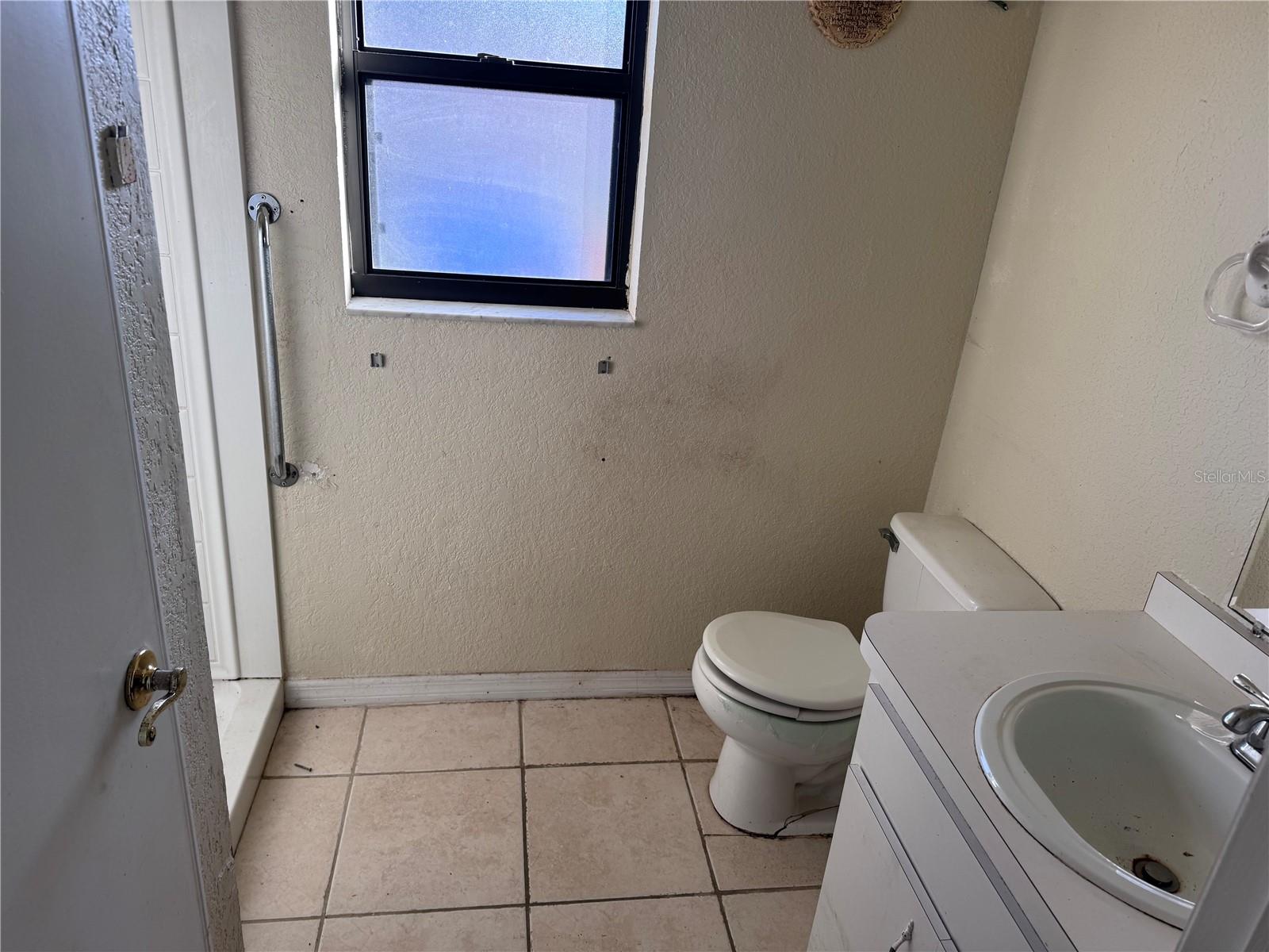 Listing photo id 9 for 3589 Chamberlain Boulevard