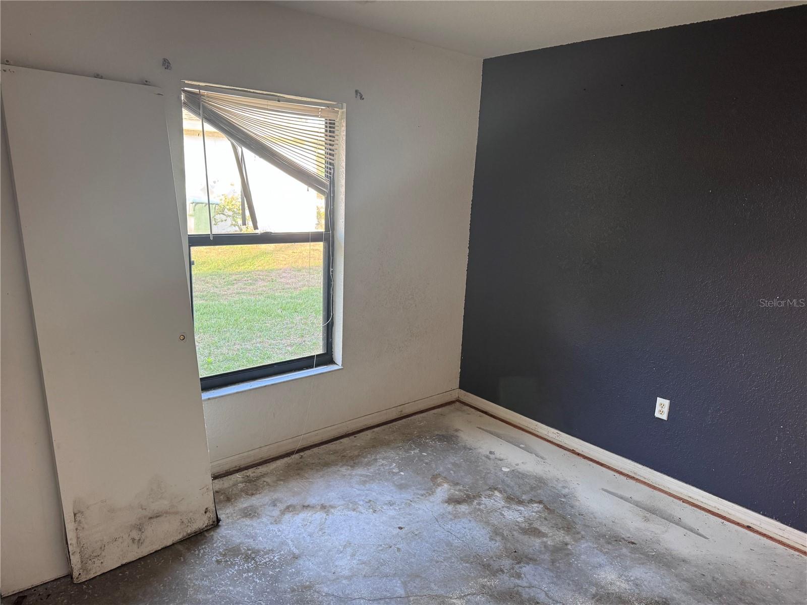 Listing photo id 10 for 3589 Chamberlain Boulevard