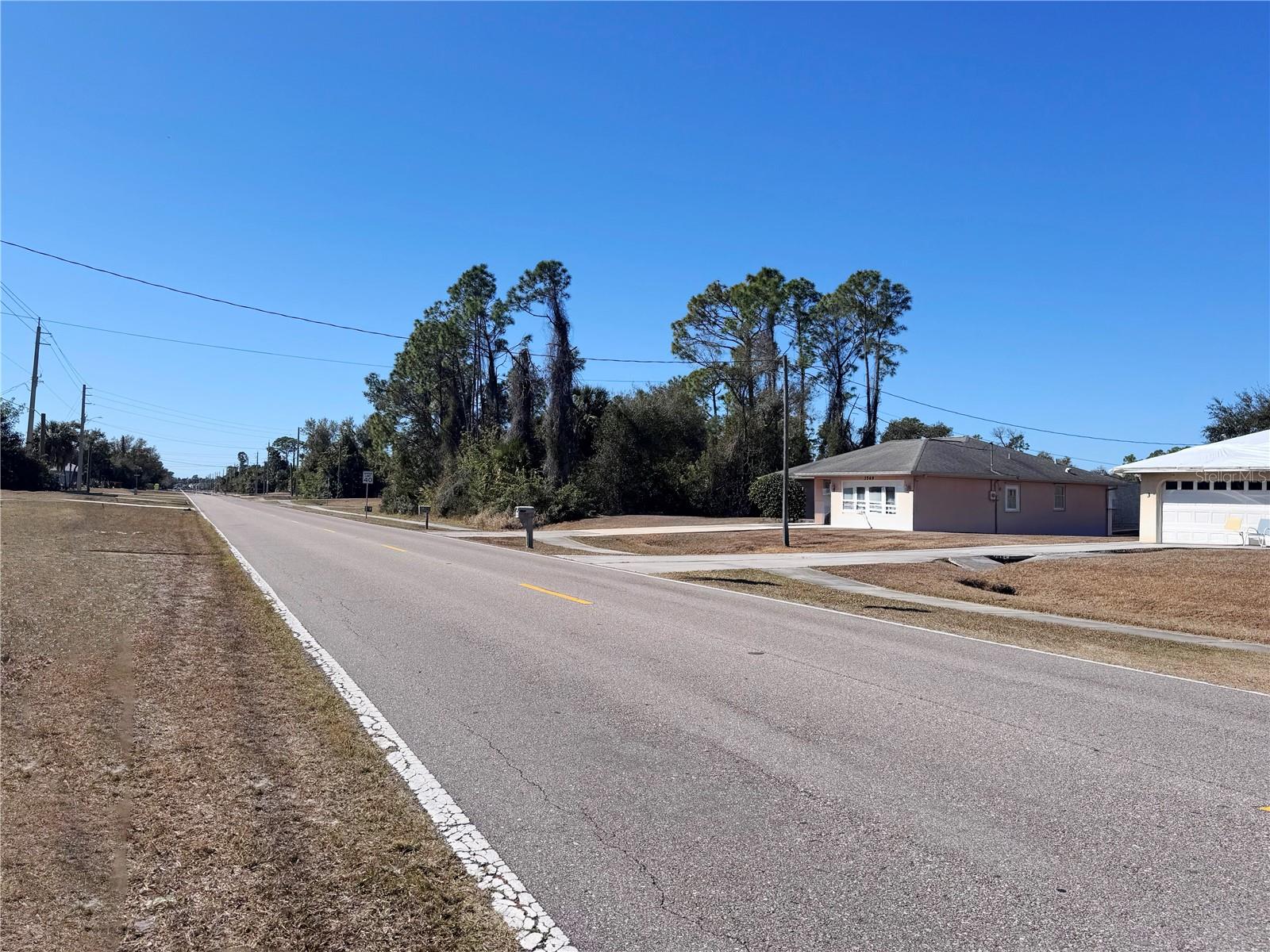 Listing photo id 1 for 3589 Chamberlain Boulevard