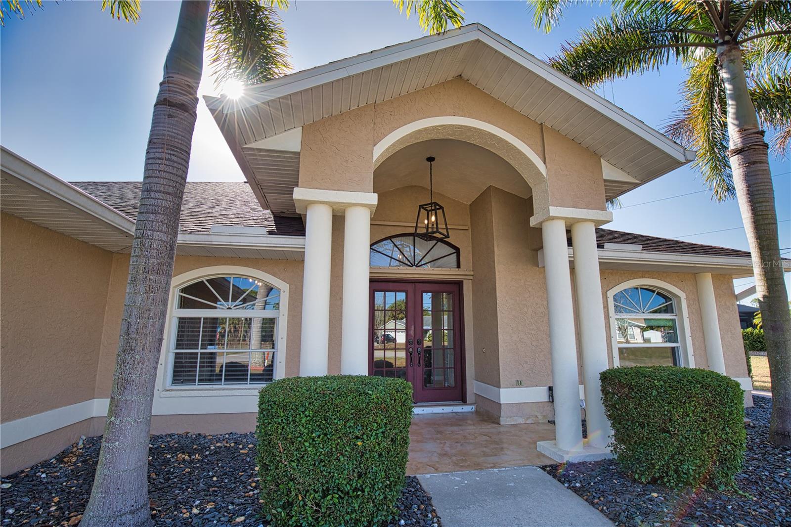 Listing photo id 9 for 3985 Massini Avenue